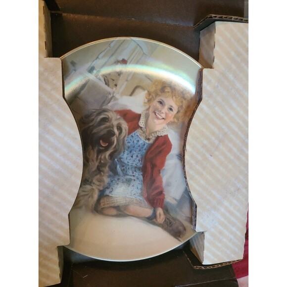 The Edwin M. Knowles China Co. "Annie And Sandy" Collector Plate 1983 - Picture 3 of 6